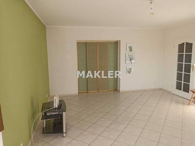 Mieskanie w bloku- 3 piętro- ogrodzony parking